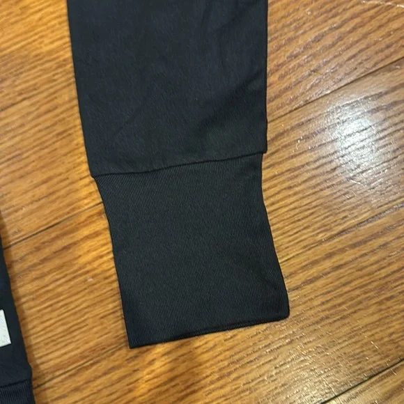 Like new- Vuori crew. Heathered black. Size M. - Picture 3 of 7